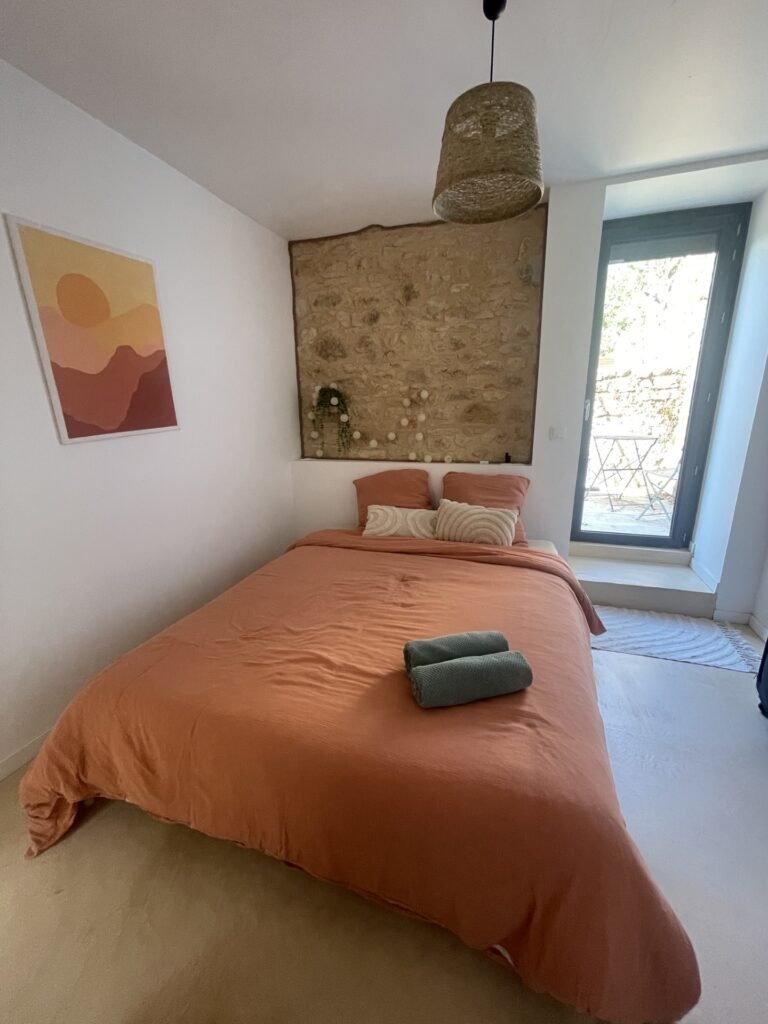 - chambre terracotta et pierre